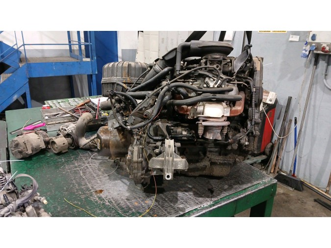 MOTOR CON ACCESORIOS SIN CAJA DE CAMBIOS RENAULT R. 19 1995