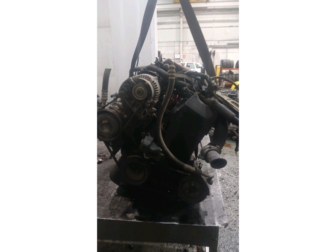MOTOR CON ACCESORIOS Y CAJA DE CAMBIOS FIAT PUNTO