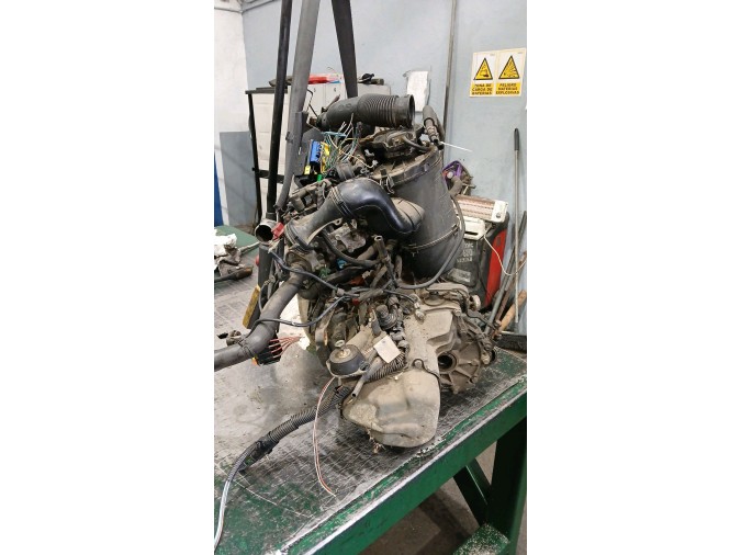 MOTOR CON ACCESORIOS Y CAJA DE CAMBIOS CITROEN SAXO 1997
