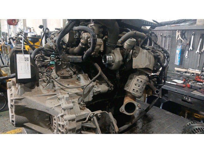 MOTOR CON ACCESORIOS SIN CAJA DE CAMBIOS KIA CARNIVAL 2011