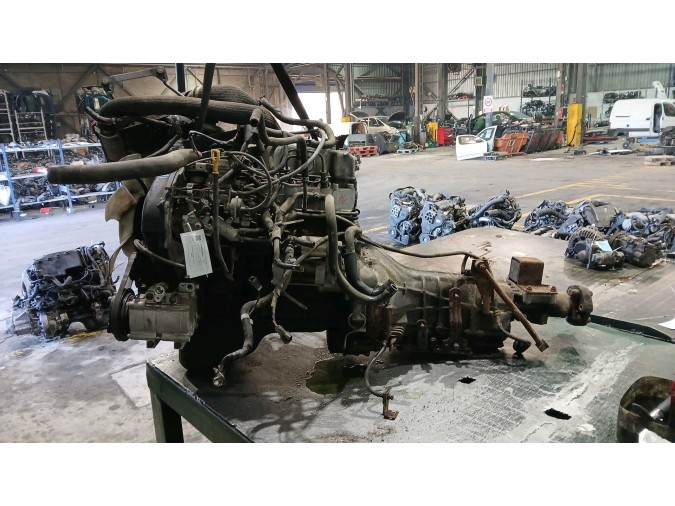 MOTOR CON ACCESORIOS Y CAJA DE CAMBIOS HYUNDAI H100 2000