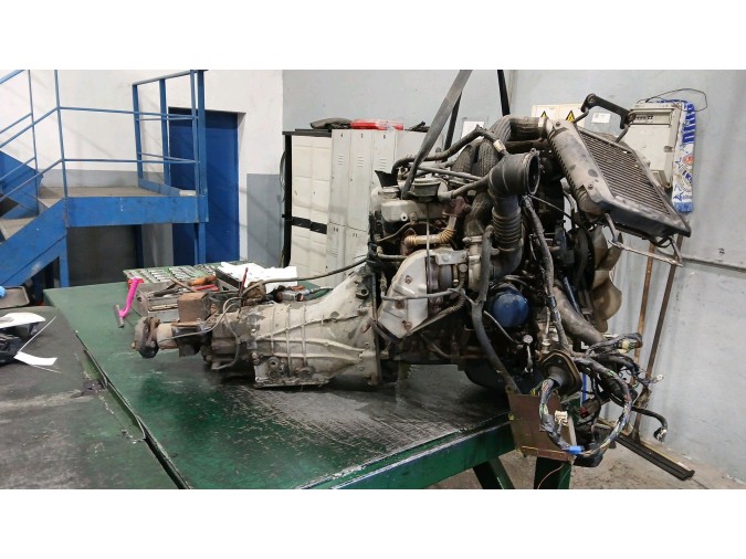 MOTOR CON ACCESORIOS Y CAJA DE CAMBIOS HYUNDAI H100 2000