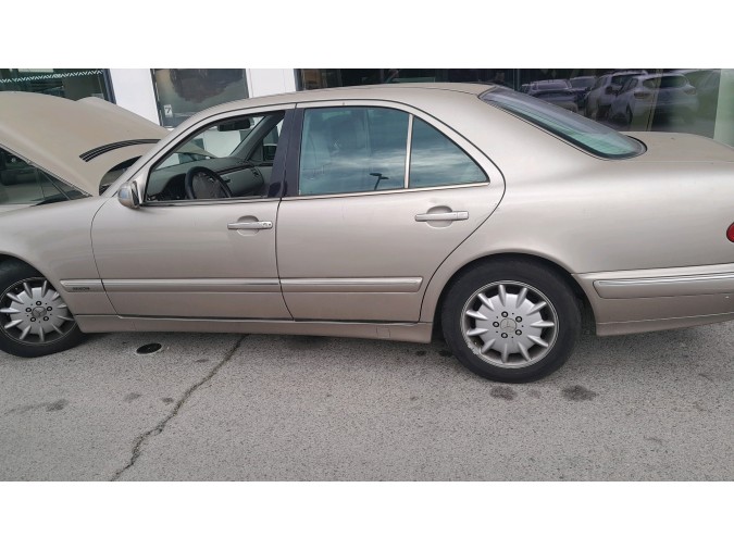 ALETA DELANTERA DERECHA MERCEDES E 270 CDI 2000