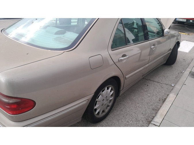 ALETA DELANTERA DERECHA MERCEDES E 270 CDI 2000