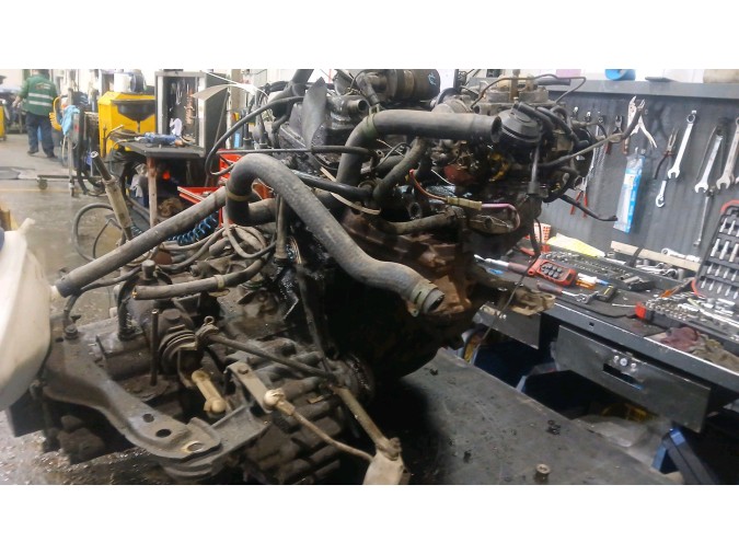 MOTOR CON ACCESORIOS Y CAJA DE CAMBIOS VOLKSWAGEN GOLF 1988