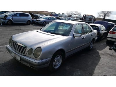 PILOTO TRASERO DERECHO MERCEDES E 300 D 1996