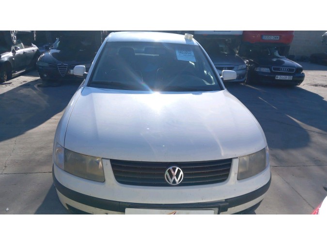 PILOTO INTERMITENTE DELANTERO IZQUIERDO VOLKSWAGEN PASSAT 1998