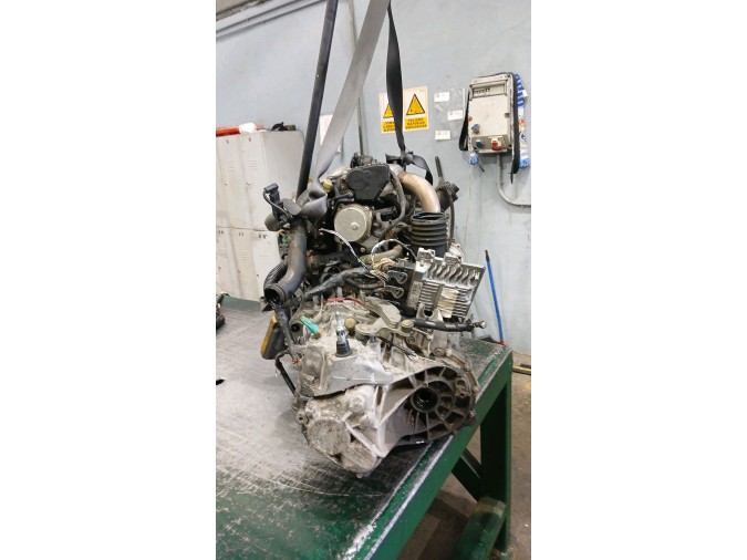 MOTOR CON ACCESORIOS Y CAJA DE CAMBIOS RENAULT SCENIC 1.5 2007