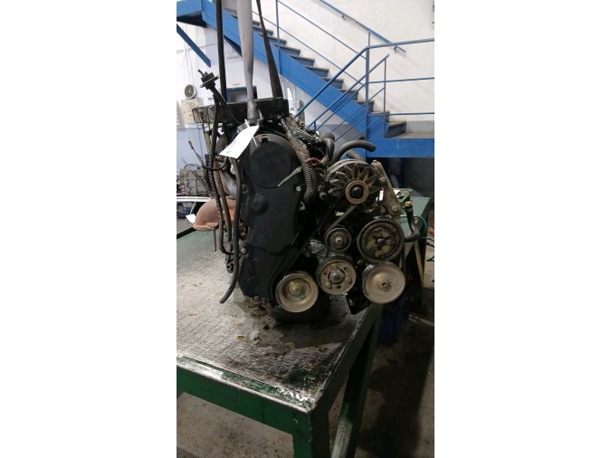 MOTOR CON ACCESORIOS SIN CAJA DE CAMBIOS RENAULT R19 1991