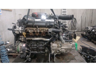 MOTOR CON ACCESORIOS Y CAJA DE CAMBIOS  2000