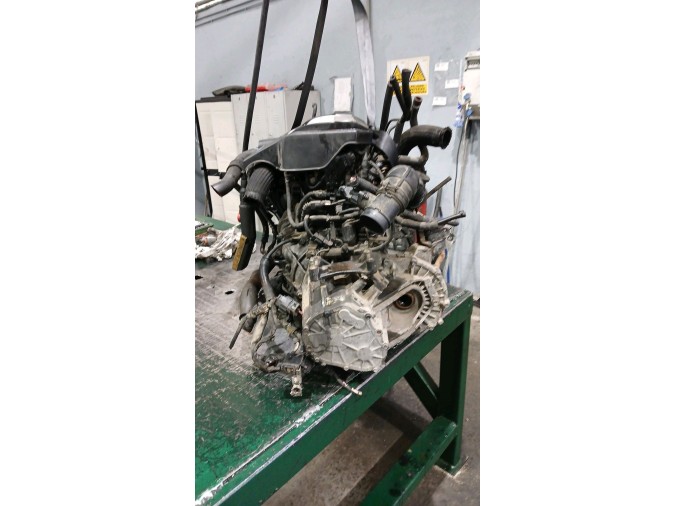MOTOR CON ACCESORIOS Y CAJA DE CAMBIOS HYUNDAI TRAJET
