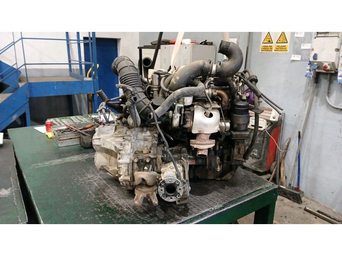 MOTOR CON ACCESORIOS Y CAJA DE CAMBIOS HYUNDAI SANTA FE