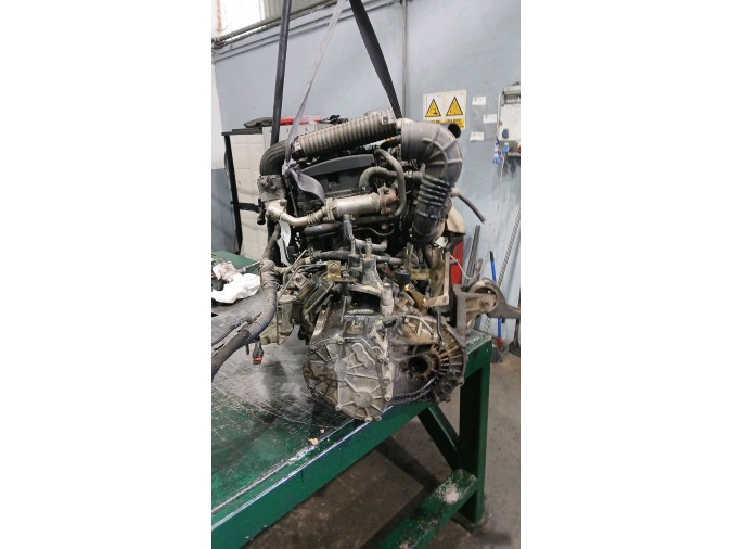 MOTOR CON ACCESORIOS Y CAJA DE CAMBIOS KIA CARNIVAL 2005