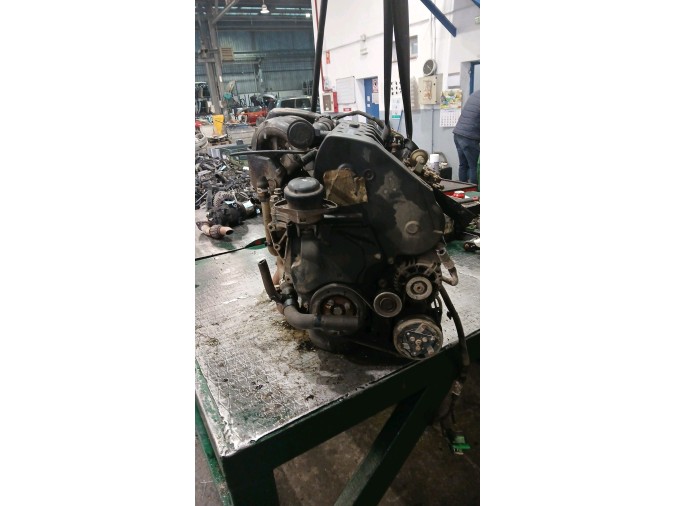 MOTOR CON ACCESORIOS Y CAJA DE CAMBIOS CITROEN SAXO 2001