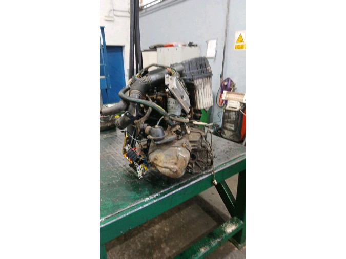 MOTOR CON ACCESORIOS Y CAJA DE CAMBIOS CITROEN SAXO 2001