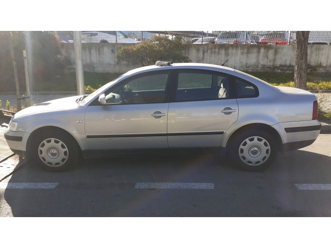 PUERTA TRASERA IZQUIERDA VOLKSWAGEN PASSAT 1998