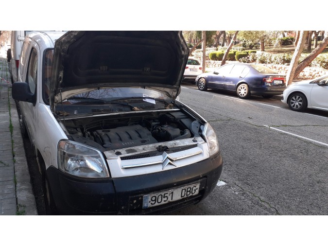 REJILLA PARAGOLPES DELANTERO CITROEN BERLINGO 2004