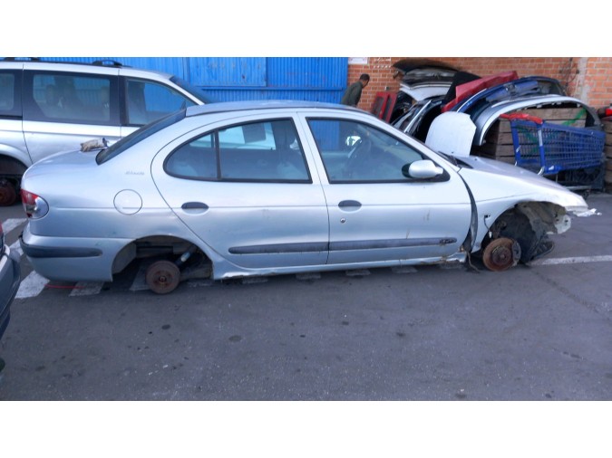 PUERTA TRASERA IZQUIERDA RENAULT MÉGANE CLASSIC 1999