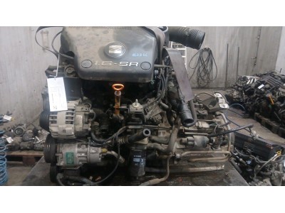 MOTOR CON ACCESORIOS Y CAJA DE CAMBIOS  2000