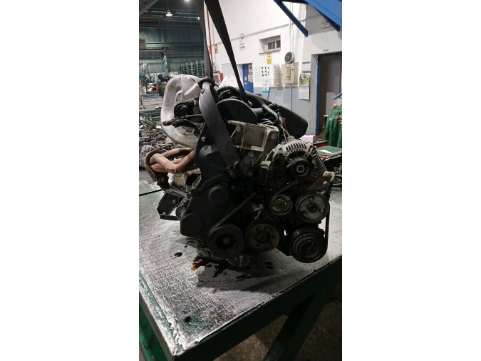 MOTOR CON ACCESORIOS SIN CAJA DE CAMBIOS RENAULT LAGUNA 1997