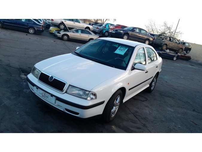 ELEVALUNAS TRASERO DERECHO SKODA OCTAVIA 1999