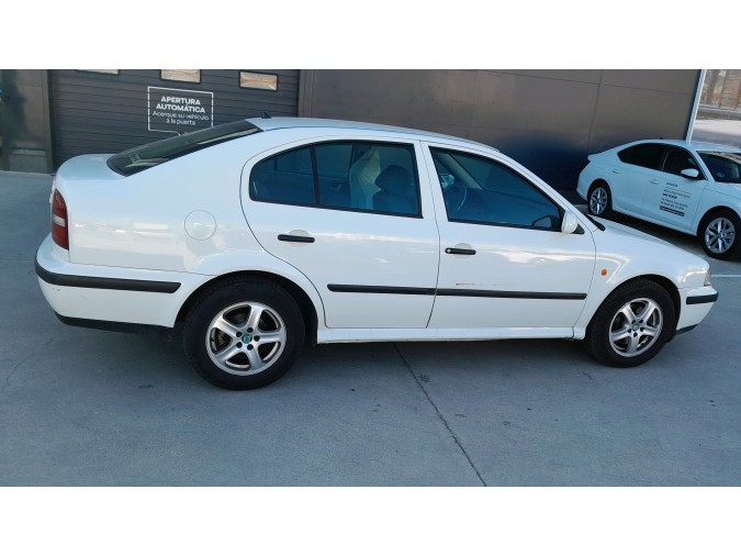 ELEVALUNAS TRASERO DERECHO SKODA OCTAVIA 1999
