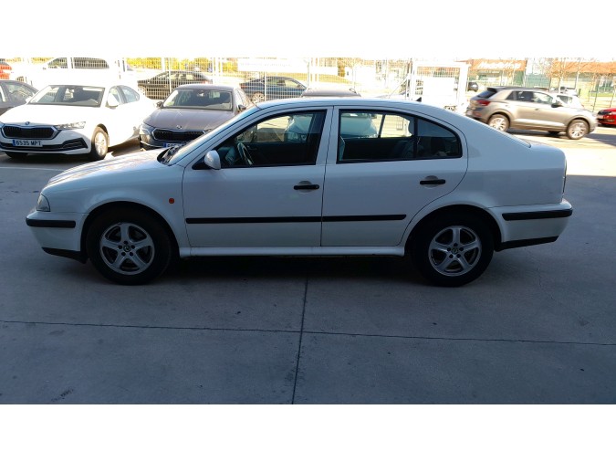 MANDO ELEVALUNAS DELANTERO DERECHO SKODA OCTAVIA 1999