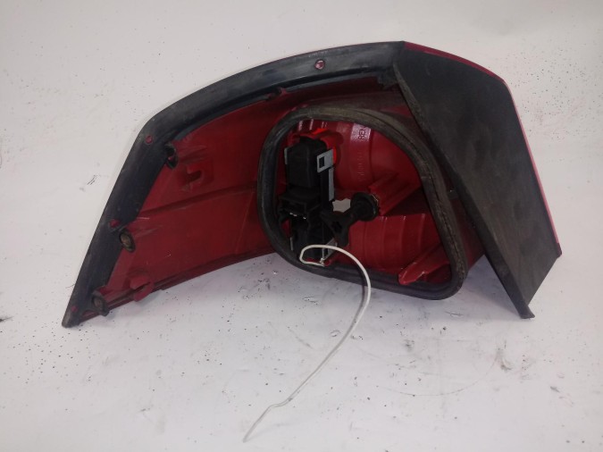 PILOTO TRASERO DERECHO RENAULT VEL SATIS 2002