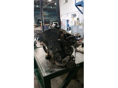 MOTOR CON ACCESORIOS Y CAJA DE CAMBIOS  1998