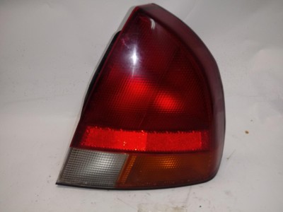PILOTO TRASERO DERECHO MITSUBISHI CARISMA 1999