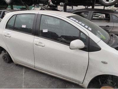 CERRADURA PUERTA DELANTERA DERECHA TOYOTA YARIS 2011