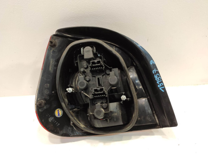 PILOTO TRASERO DERECHO RENAULT SCENIC 2000