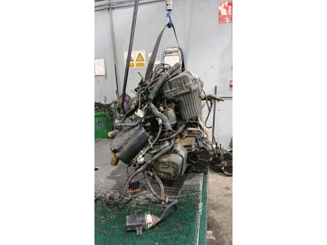MOTOR CON ACCESORIOS Y CAJA DE CAMBIOS CITROEN SAXO 2000