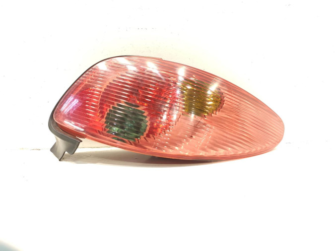 PILOTO TRASERO DERECHO PEUGEOT 206 2005