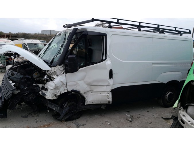 MOTOR CON ACCESORIOS Y CAJA DE CAMBIOS IVECO 35S16 2020