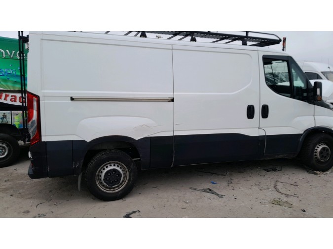 MOTOR CON ACCESORIOS Y CAJA DE CAMBIOS IVECO 35S16 2020