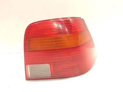 PILOTO TRASERO DERECHO VOLKSWAGEN GOLF 1998
