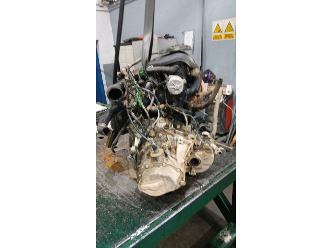 MOTOR CON ACCESORIOS Y CAJA DE CAMBIOS PEUGEOT PARTNER 2002