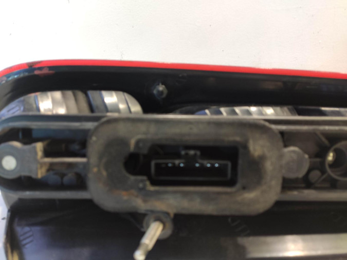 PILOTO TRASERO DERECHO FORD FOCUS 2006
