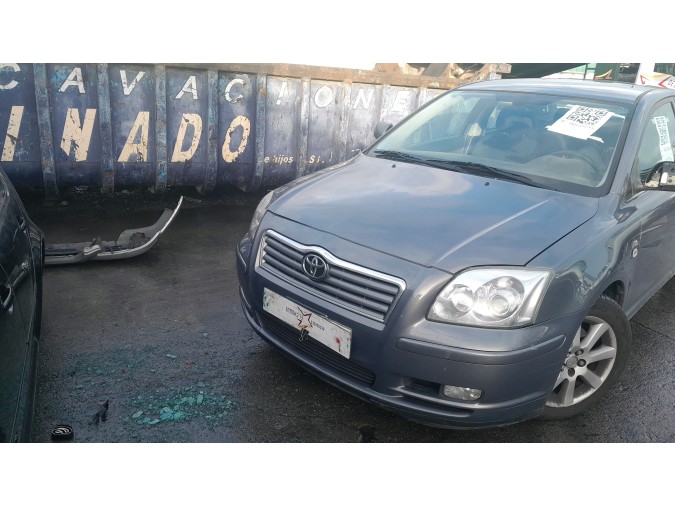 PUERTA DELANTERA DERECHA TOYOTA AVENSIS 2004