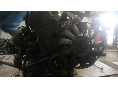 MOTOR CON ACCESORIOS Y CAJA DE CAMBIOS  2003