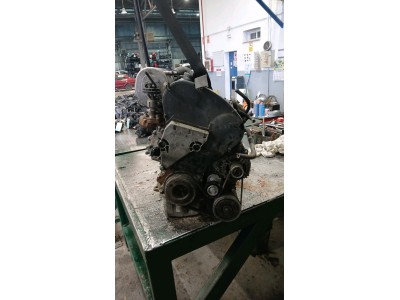 MOTOR CON ACCESORIOS Y CAJA DE CAMBIOS 