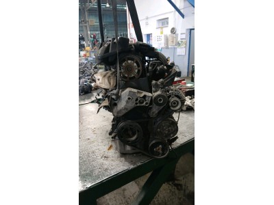 MOTOR CON ACCESORIOS Y CAJA DE CAMBIOS 