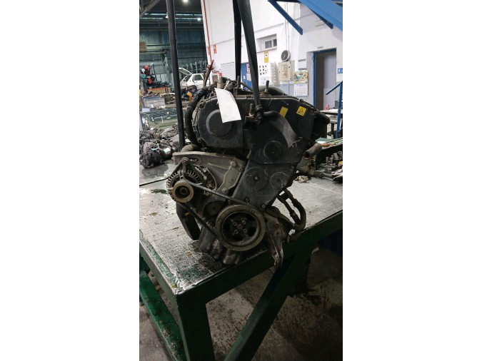 MOTOR CON ACCESORIOS Y CAJA DE CAMBIOS 