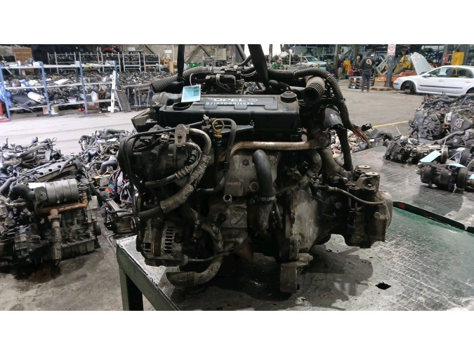 MOTOR CON ACCESORIOS Y CAJA DE CAMBIOS 