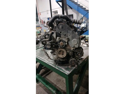 MOTOR CON ACCESORIOS Y CAJA DE CAMBIOS 
