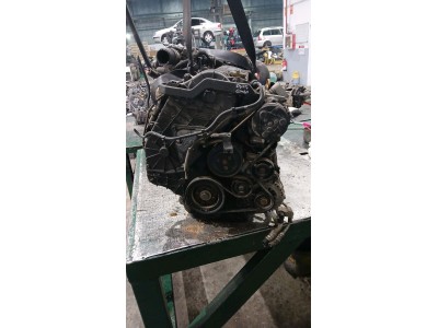 MOTOR CON ACCESORIOS Y CAJA DE CAMBIOS 