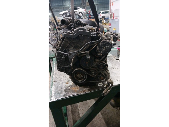 MOTOR CON ACCESORIOS Y CAJA DE CAMBIOS 