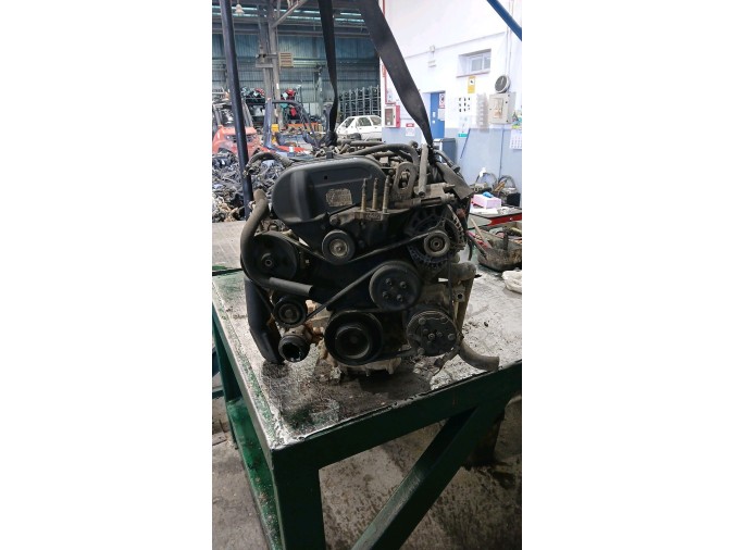 MOTOR CON ACCESORIOS Y CAJA DE CAMBIOS 