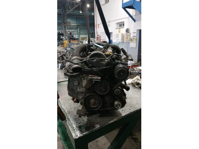 MOTOR CON ACCESORIOS Y CAJA DE CAMBIOS 